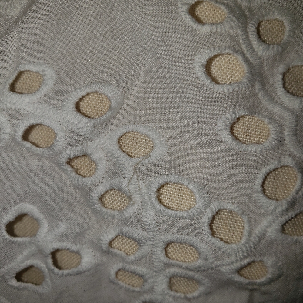 Joe Fresh cotton lazer holes embroidery short sleeves top